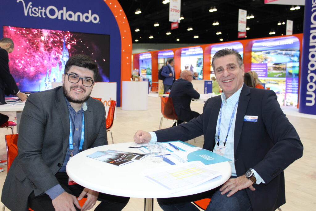 Paulo Biondo, da CVC, e Patrick Yvars, do Visit Orlando