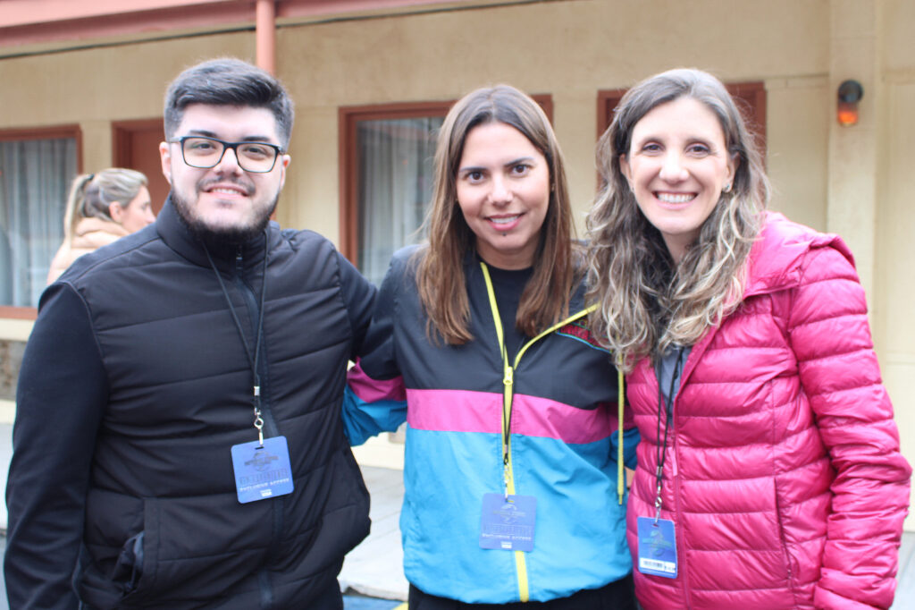 Paulo Biondo e Fernanda Paranhos, da CVC, com Juliana Baraldi, da Universal