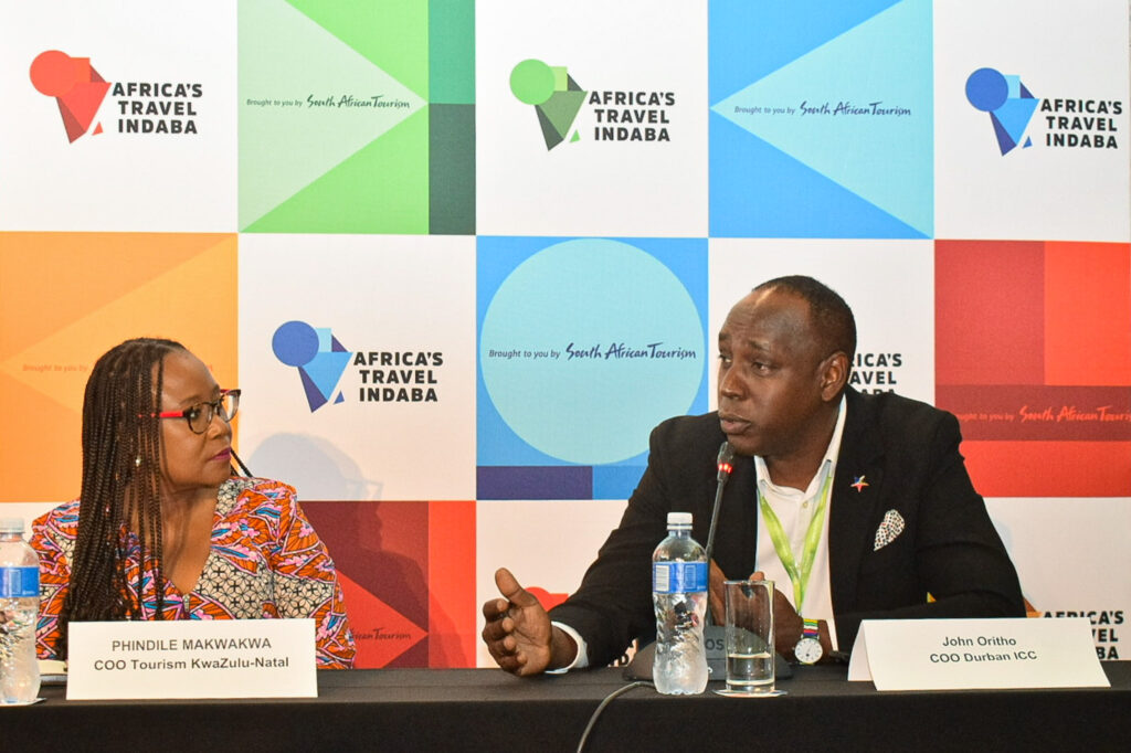 Phindile Makwakwa, COO do Turismo de KwaZulu-Natal e John Oritho, COO do Centro de Convenções de Durban