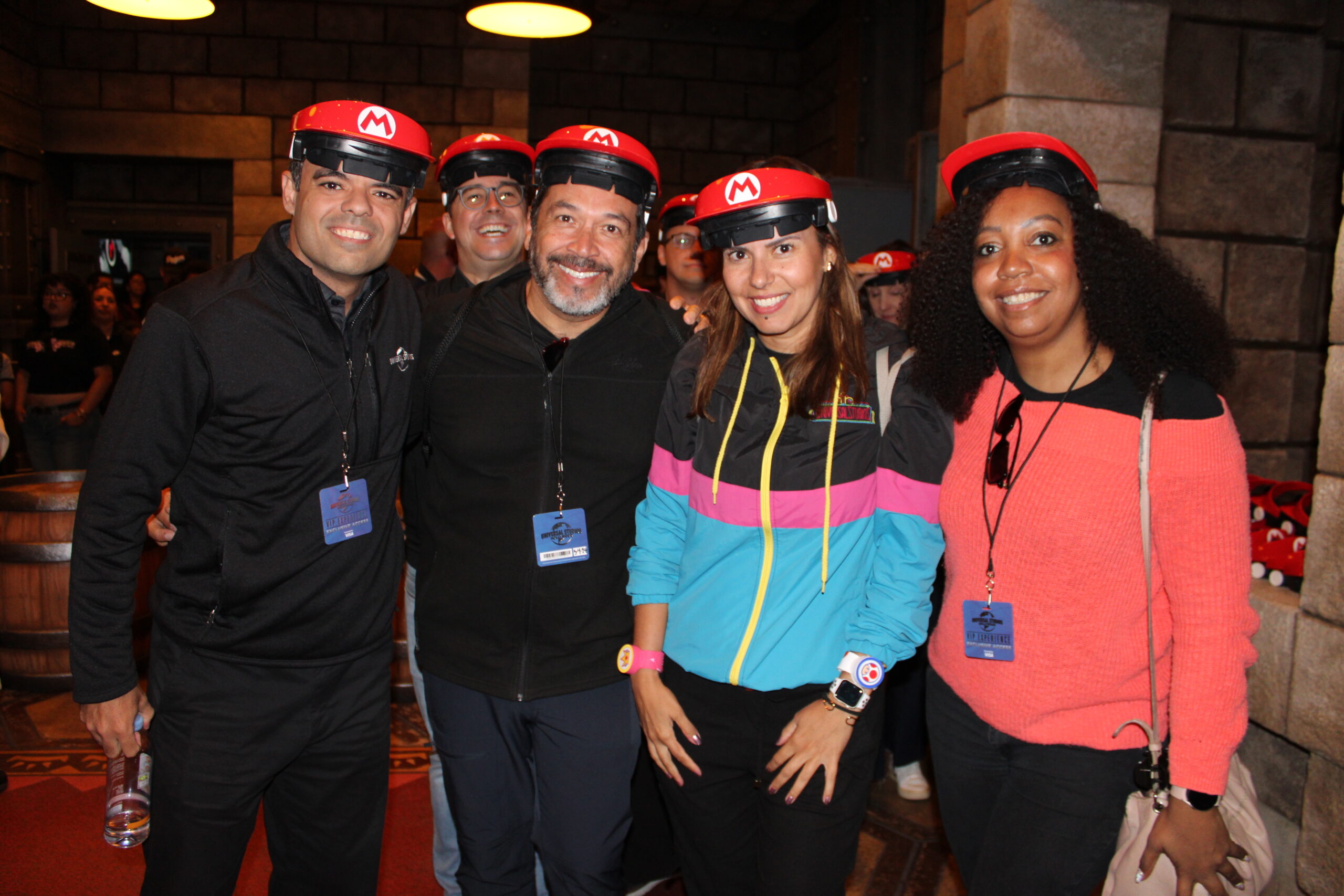 Renato Gonçalves, da Universal, Jorge Souza, da Orinter, Fernanda Paranhos, da CVC, e Vilmara Souza, da Agaxtur, na atração de Mario Kart Renato Gonçalves, da Universal, Jorge Souza, da Orinter, Fernanda Paranhos, da CVC, e Vilmara Souza, da Agaxtur, na atração de Mario Kart