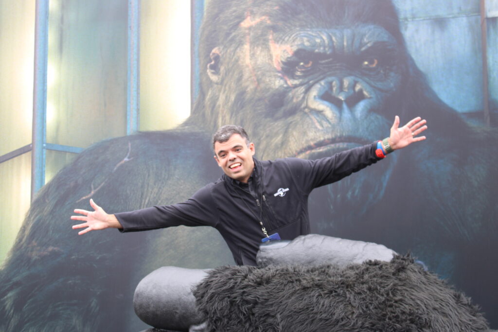Renato Gonçalves, da Universal, foi levado com alegria pelo King Kong