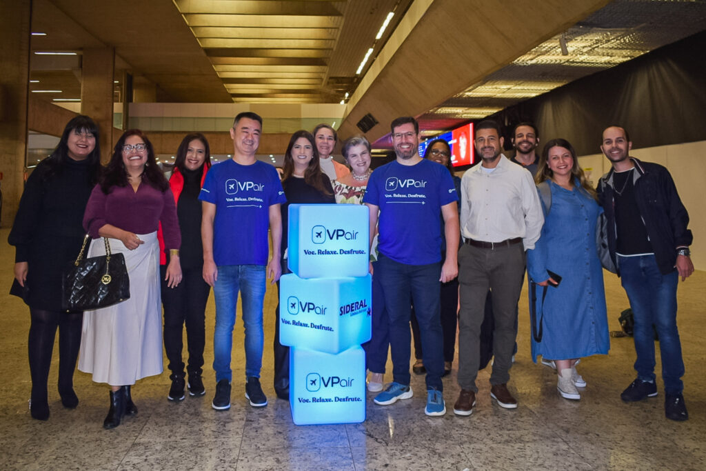 Renato Kido e Renato Alves, sócios-diretores da ViagensPromo recebem agentes de viagens de Minas Gerais no lançamento da VPair Renato Kido e Renato Alves, sócios-diretores da ViagensPromo recebem agentes de viagens de Minas Gerais no lançamento da VPair