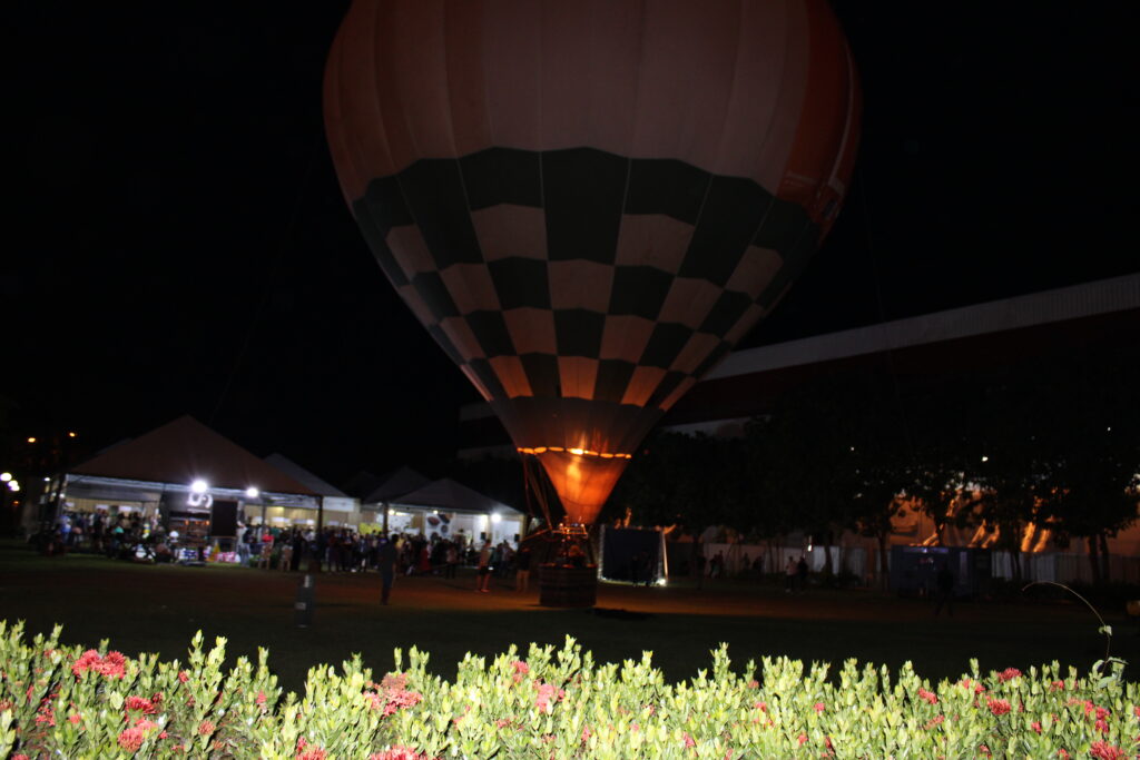 Revoada de balão encanta o público da FIT Pantanal