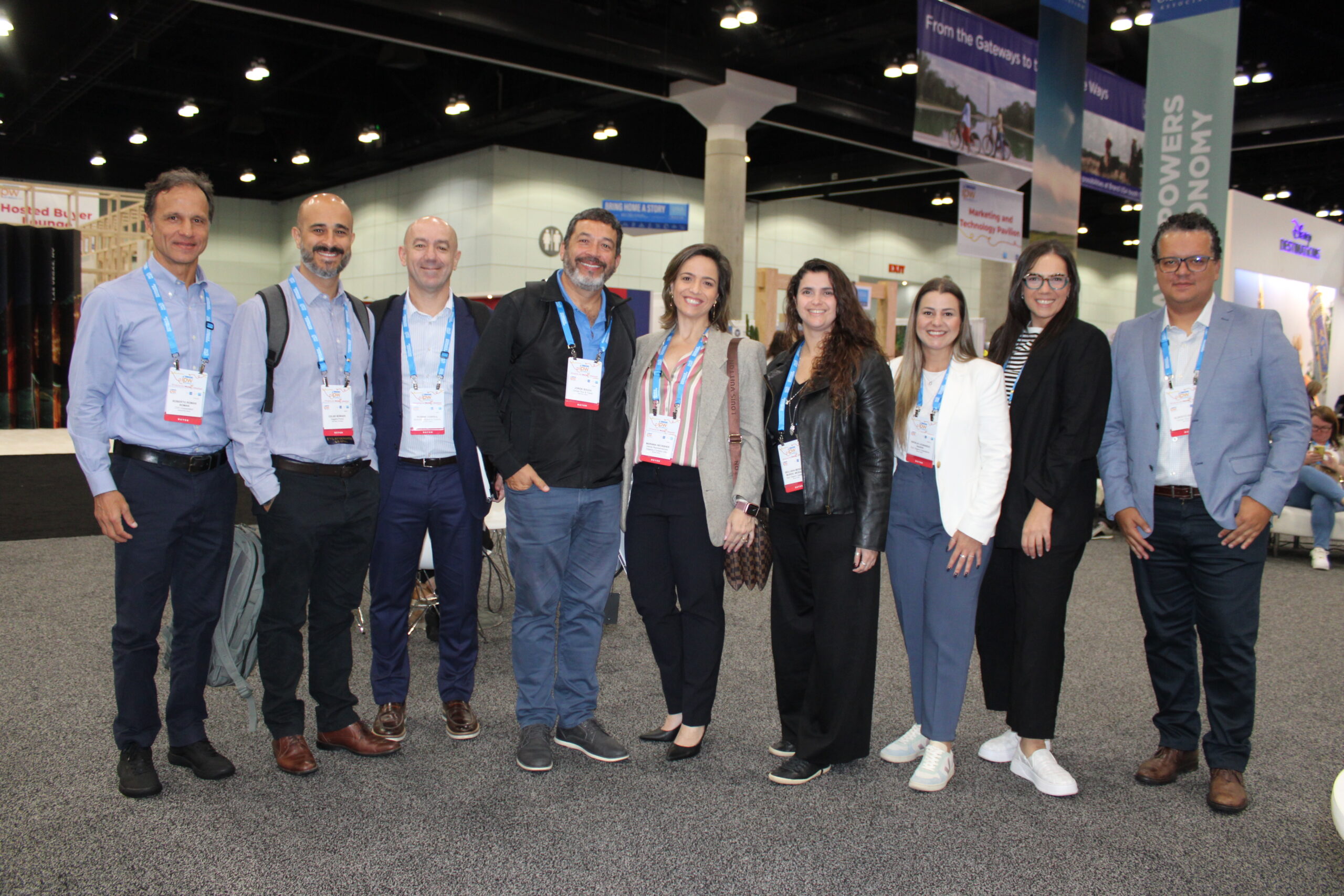 Roberto Roman, da CVC, Celso Borges, da ViagensPromo, Ronnie Correa, da Abreu, Jorge Souza, da Orinter, Mariana Hecksher, da Interep, Giulliana Mesquita e Natalia Saderi, da Azul Viagens, e Giovanna Paulineli e Alberto Baccarin, da Orinter