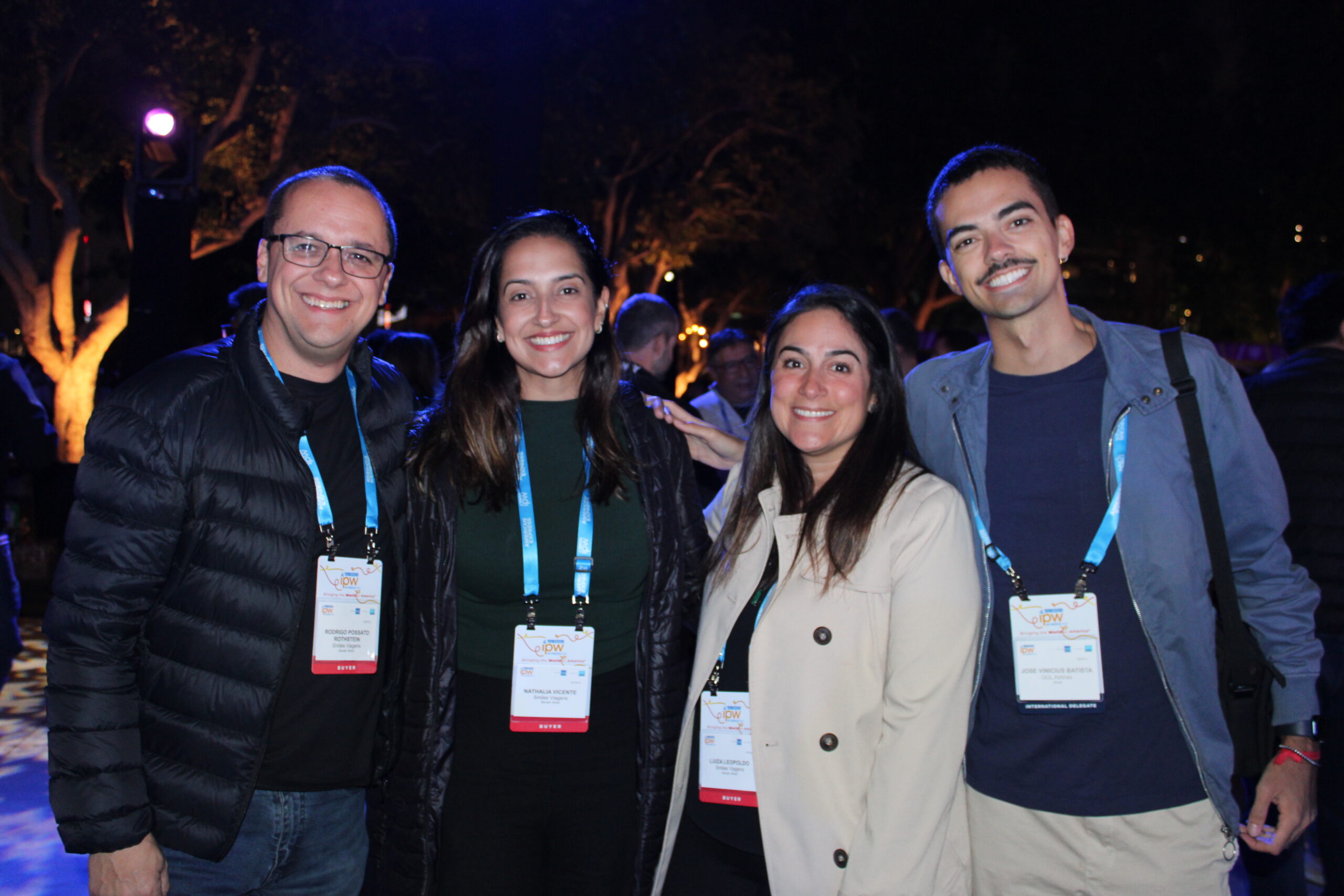 Rodrigo Possatto, Nathalia Vicente e Luiza Leopoldo, da Smiles Viagens, com Vinicius Batista, da Gol