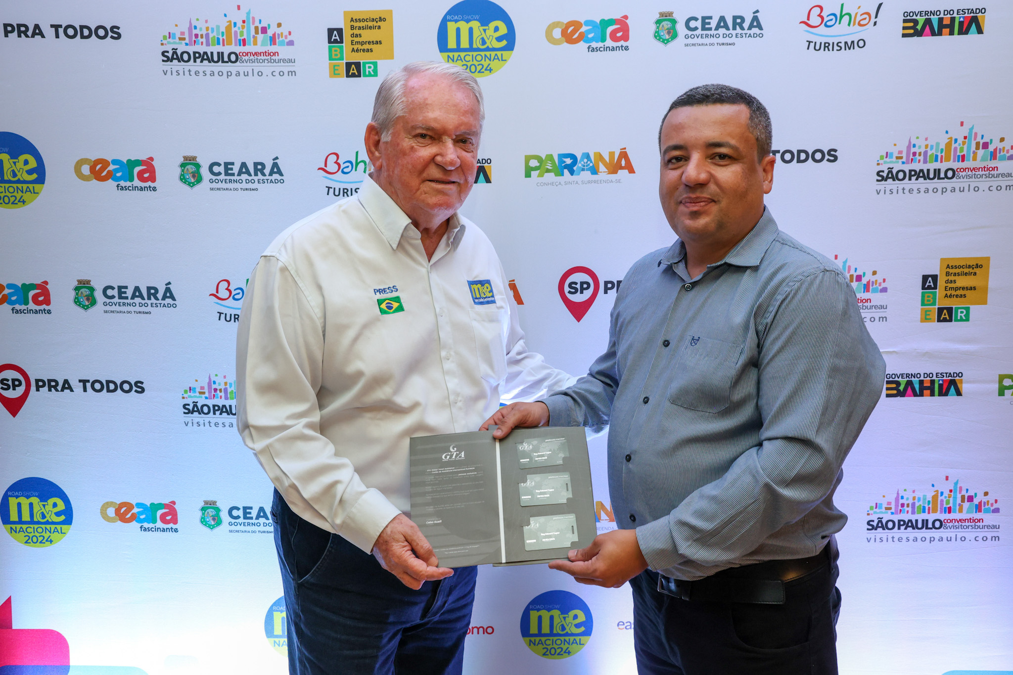 Roy Taylor, do M&E recebeu o cartão da GTA de Anderson Marques