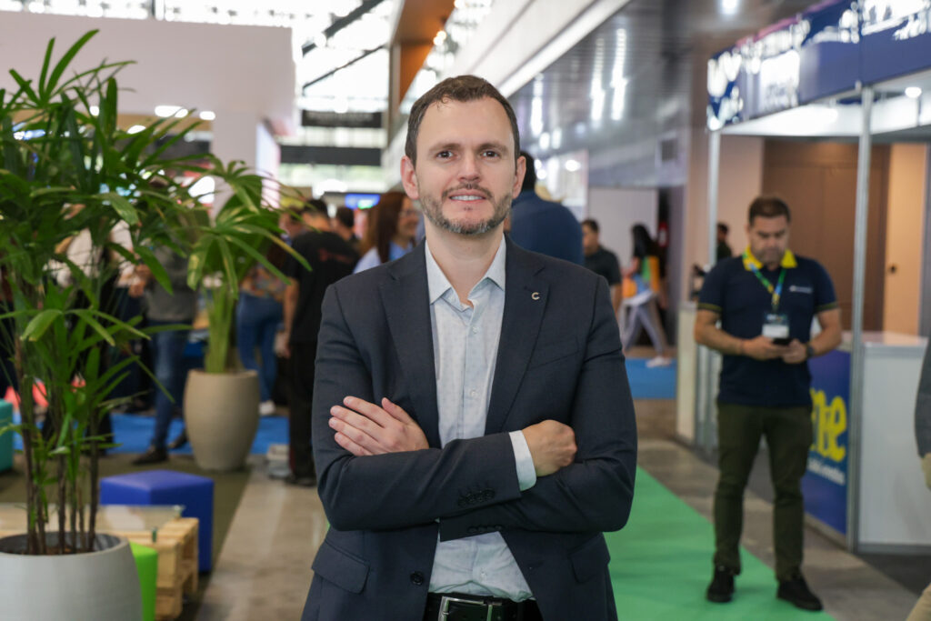 Costa cresce investimentos em Itajaí (SC) com cruzeiro especial de travessia e mais leitos 1 Ruy Ribeiro diretor Comercial da Costa Cruzeiros Eric Ribeiro ME Costa cresce investimentos em Itajaí (SC) com cruzeiro especial de travessia e mais leitos
