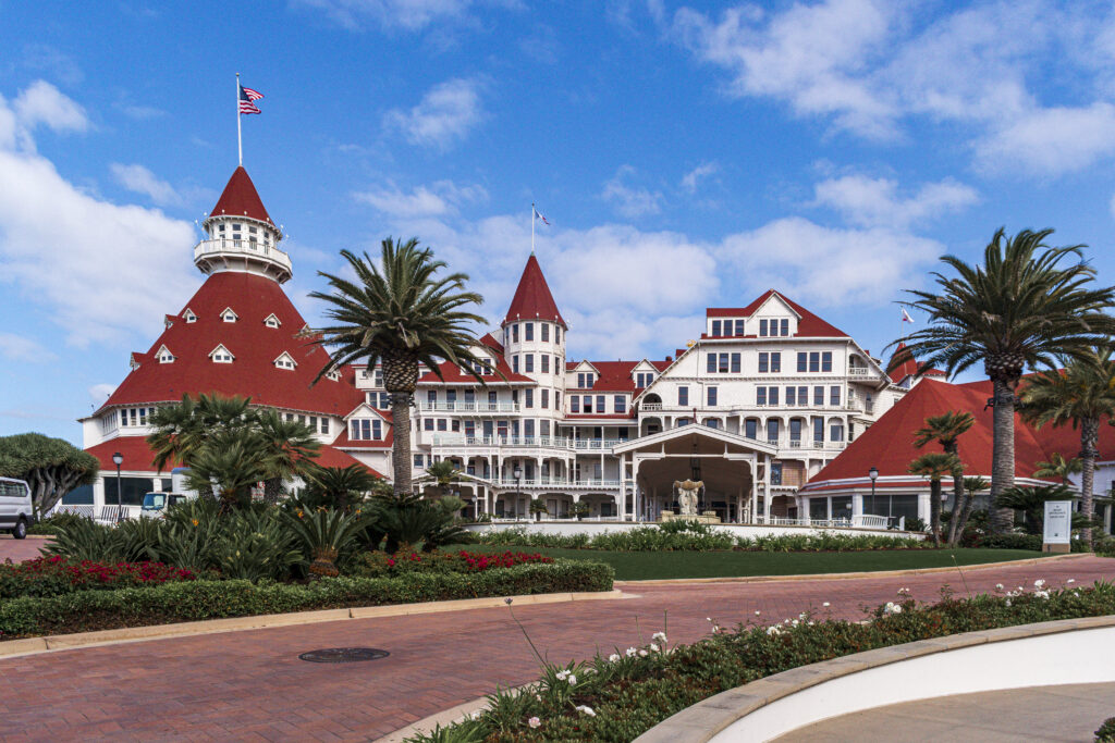 O Hotel Coronado serviu de inspiração para a criação do castelo da Cinderela, no parque da  Disney
