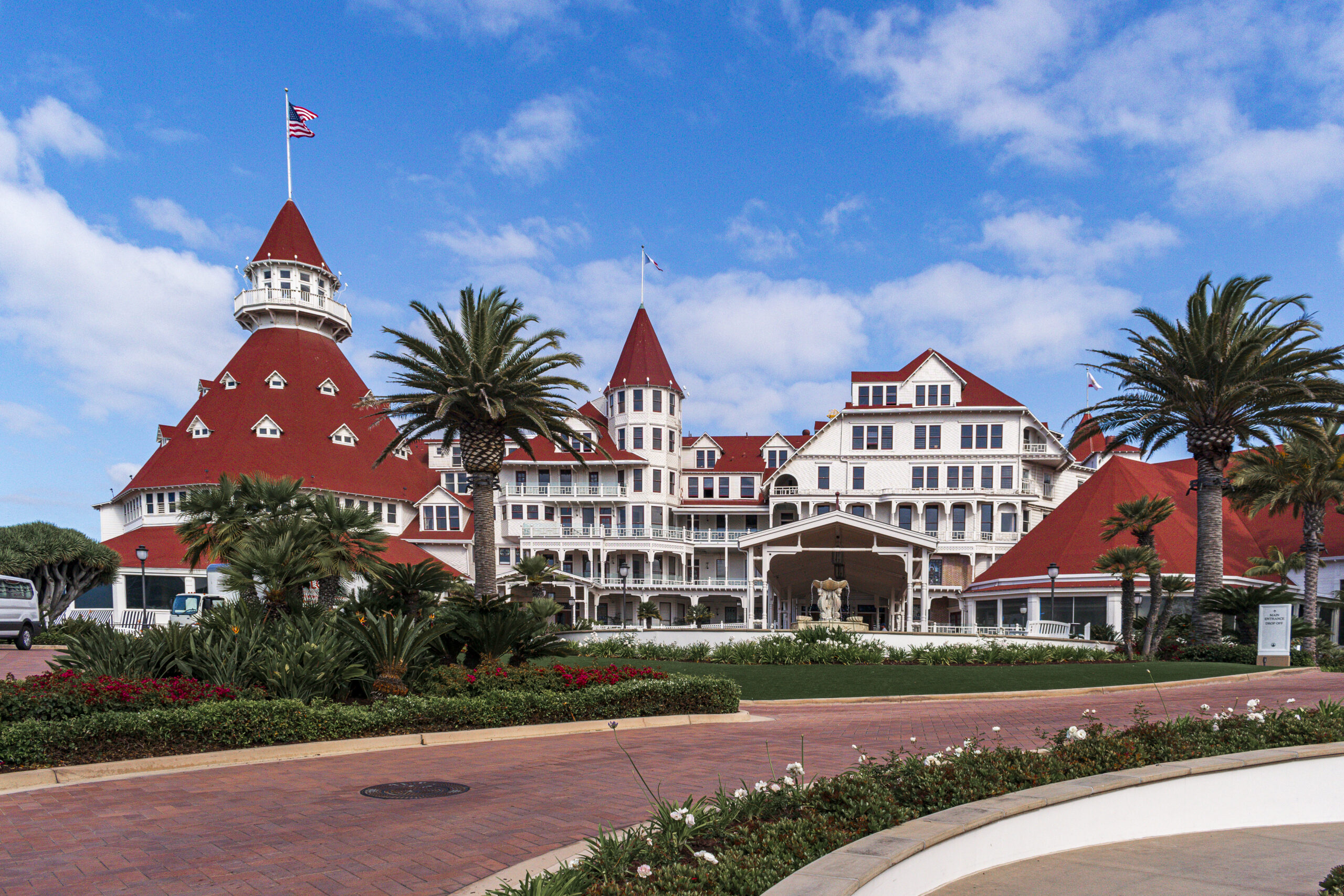 O Hotel Coronado serviu de inspiração para a criação do castelo da Cinderela, no parque da Disney O Hotel Coronado serviu de inspiração para a criação do castelo da Cinderela, no parque da Disney