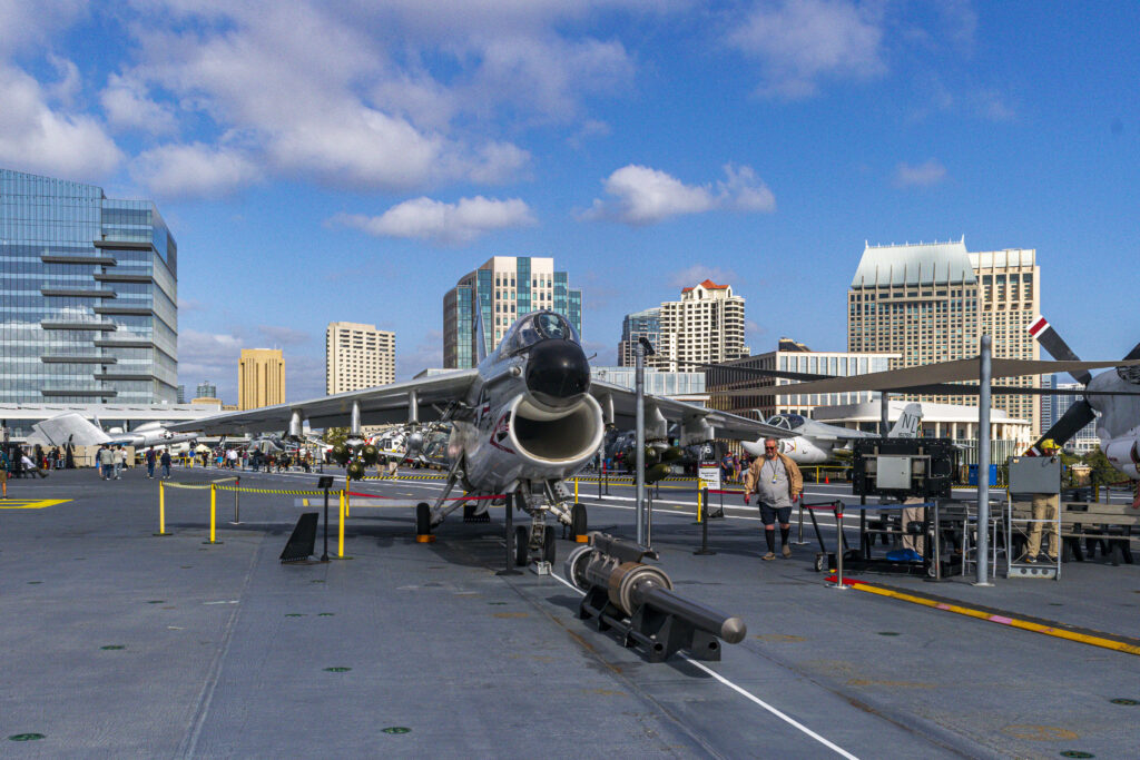 Mais de 100 aeronaves estão à mostra no USS Midway Museum