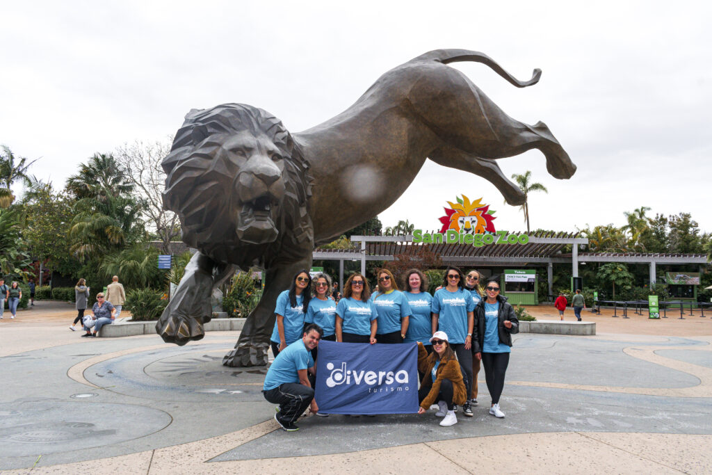 Famtour em frente ao Zoologico de San Diego