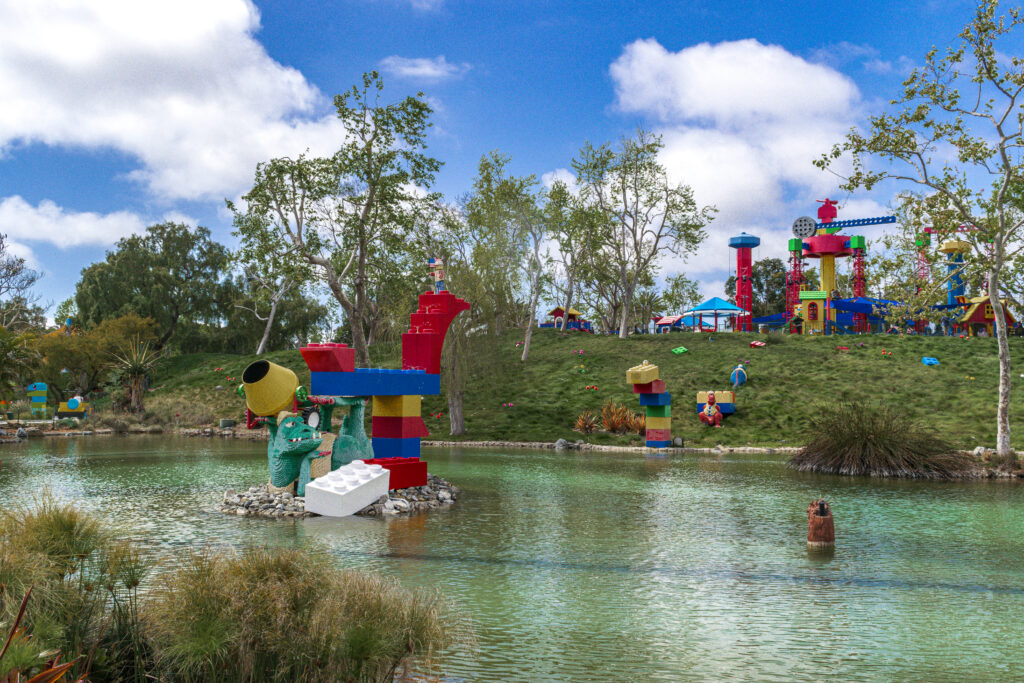 Decoração do lago toda feita em Lego