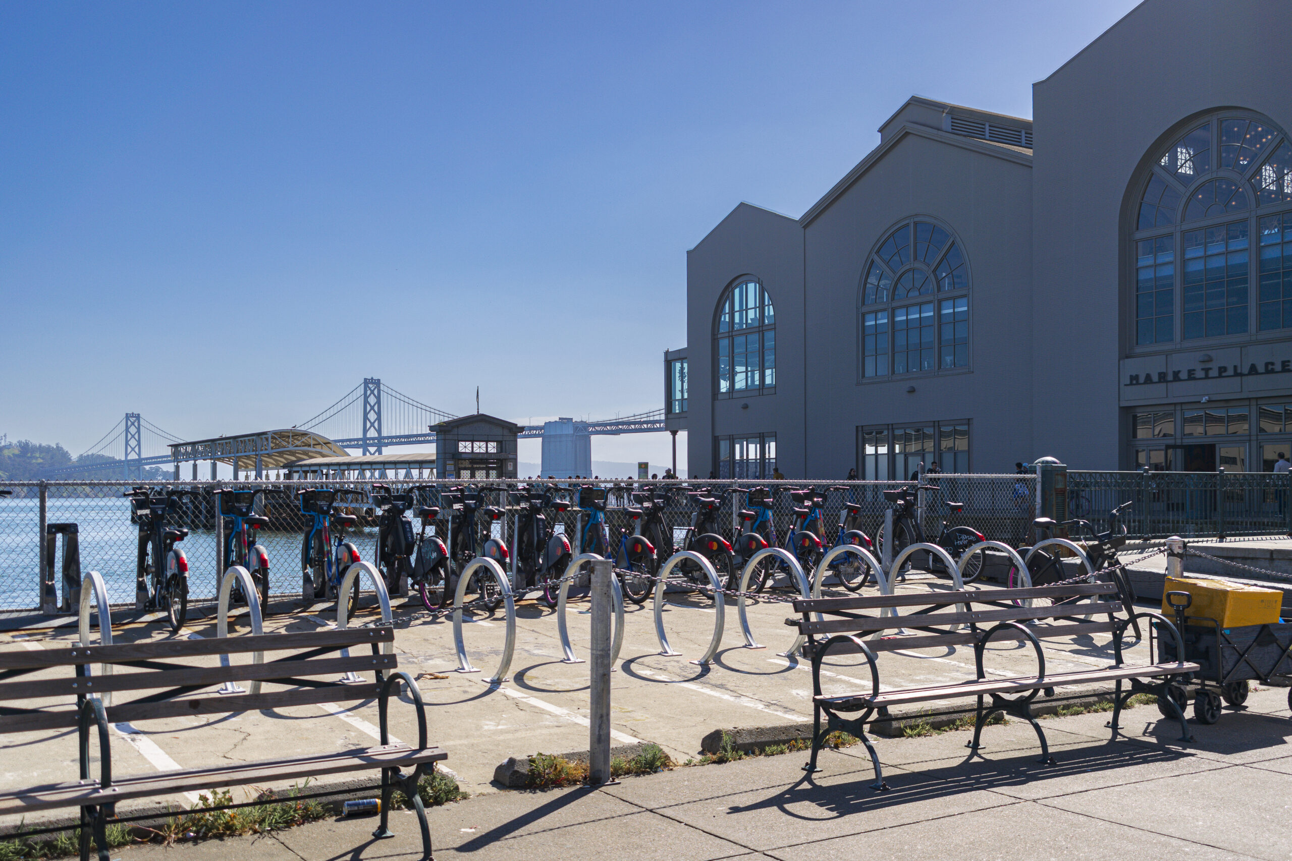 Na região de Embarcadero há opções de bicicleta para alugar Na região de Embarcadero há opções de bicicleta para alugar
