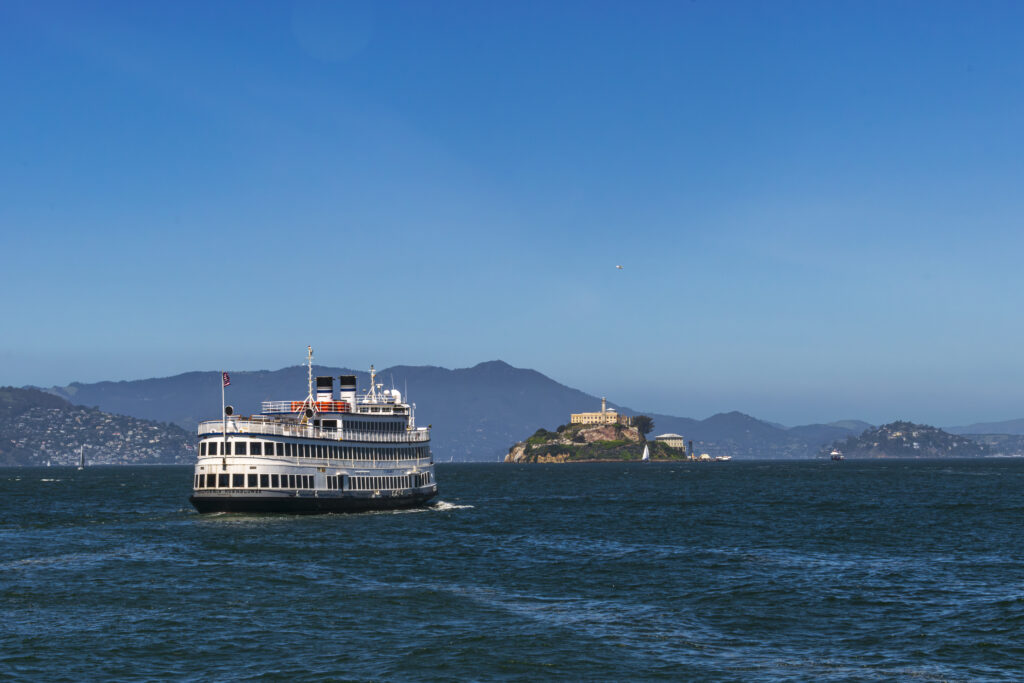 Tours diversos são ofertados na Baía de San Francisco