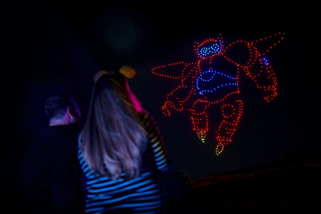 Disney compartilha prévia do show de drones que estreia em Orlando no próximo dia 24; vídeo 1 SB12933 HiRes2 1 Disney compartilha prévia do show de drones que estreia em Orlando no próximo dia 24; vídeo