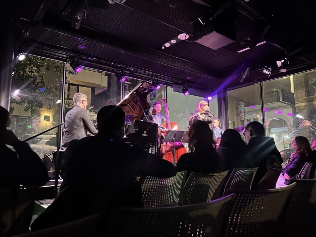 A noite de jazz serviu para enriquecer a experiência