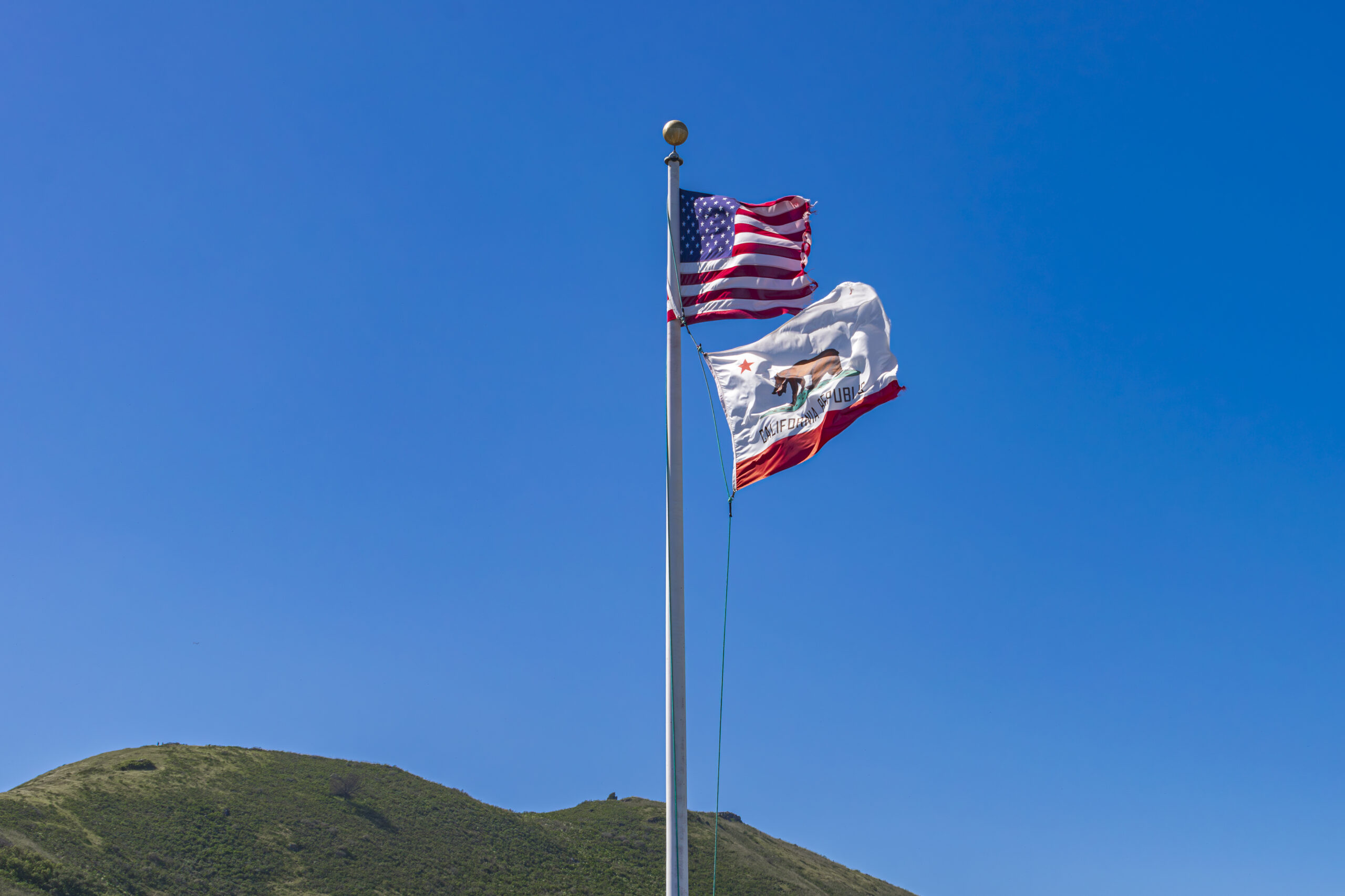 Bandeiras dos Estados Unidos e estado a Califórnia Bandeiras dos Estados Unidos e estado a Califórnia