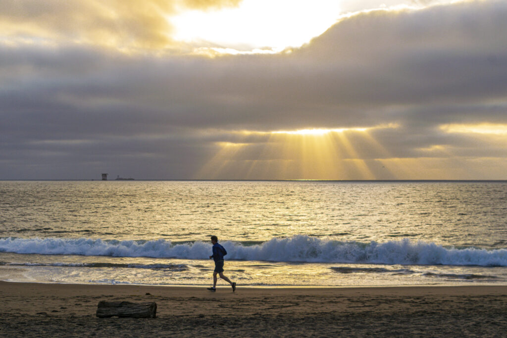 Também procurada para a prática de exercícios, a Baker Beach é popularmente conhecida por ser uma praia de nudismo