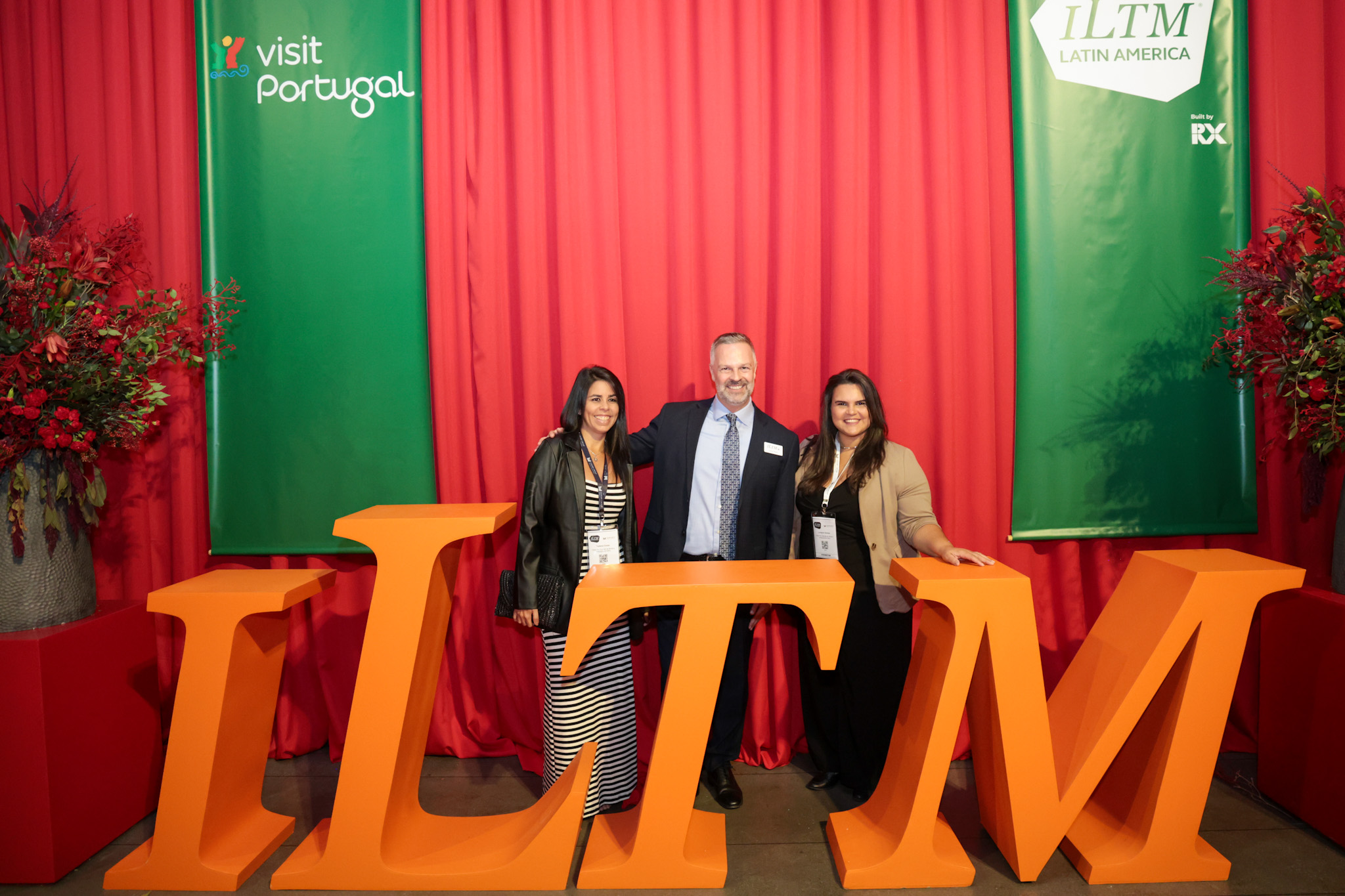 Simon Mayle, da ILTM, entre Tatiana Costa e Lorayne Gomes, da Preserve Pipa Simon Mayle, da ILTM, entre Tatiana Costa e Lorayne Gomes, da Preserve Pipa