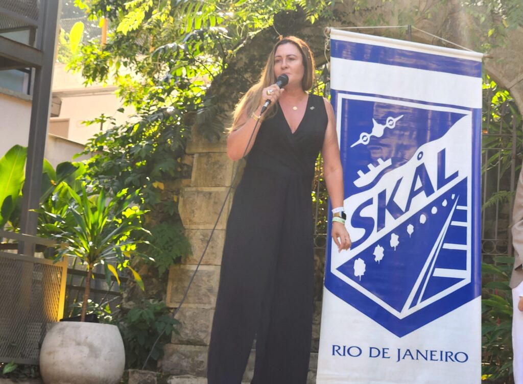 Simone Campos, passa a presidência do Skal RJ à nova diretoria