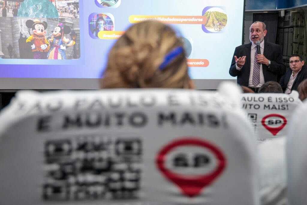 Toni Sando, do Visite São Paulo e Unedestino durante o evento da Braztoa