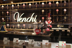 Venchi 1878, com sorvete, petiscos doces e martinis de chocolate