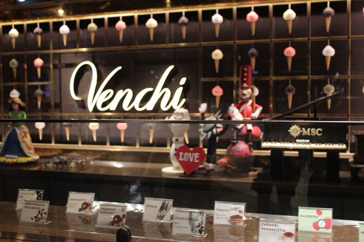 Venchi 1878, com sorvete, petiscos doces e martinis de chocolate Venchi 1878, com sorvete, petiscos doces e martinis de chocolate