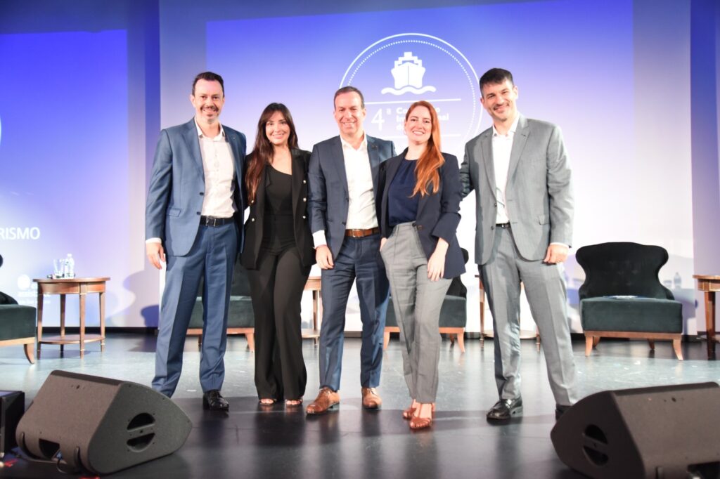 Natália Strucchi, do M&E junto com Eduardo Mariani, Adrian Ursilli, Fernanda Zebral e Ignacio Palacios, da MSC