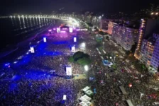 Público lotou as areias de Copacabana para ver o último show da carreira da Madonna (Divulgação/Fabio Motta/Prefeitura do RJ)
