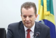 Comissão da Câmara aprova exigência de seguro-viagem para turistas internacionais no Brasil