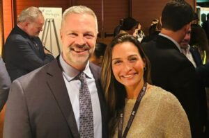 Simon Mayle, diretor da ILTM Latin America e Roberta Werner, diretora-executiva do Visit Rio (Divulgação/Visit Rio)