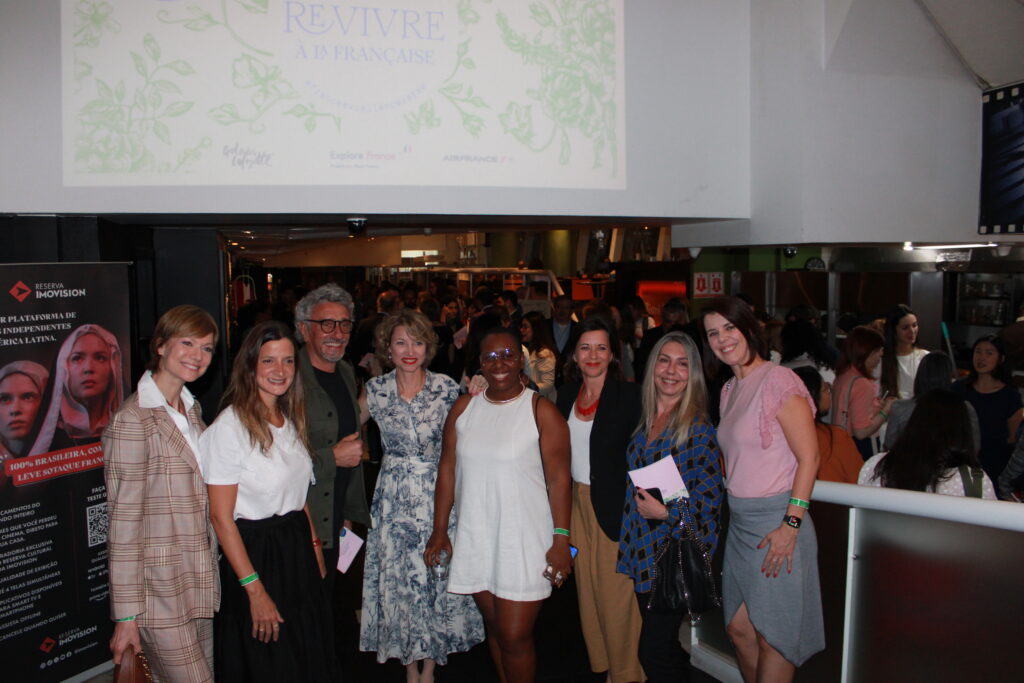 Izàbele Pasinato, Caroline Putnoki, Beatriz Alves e Hélène Bourdain, da Atout France com os convidados Laura Wie, Emmanuel Bassoleil, Cyntiha Camargo e Michelle Tonon