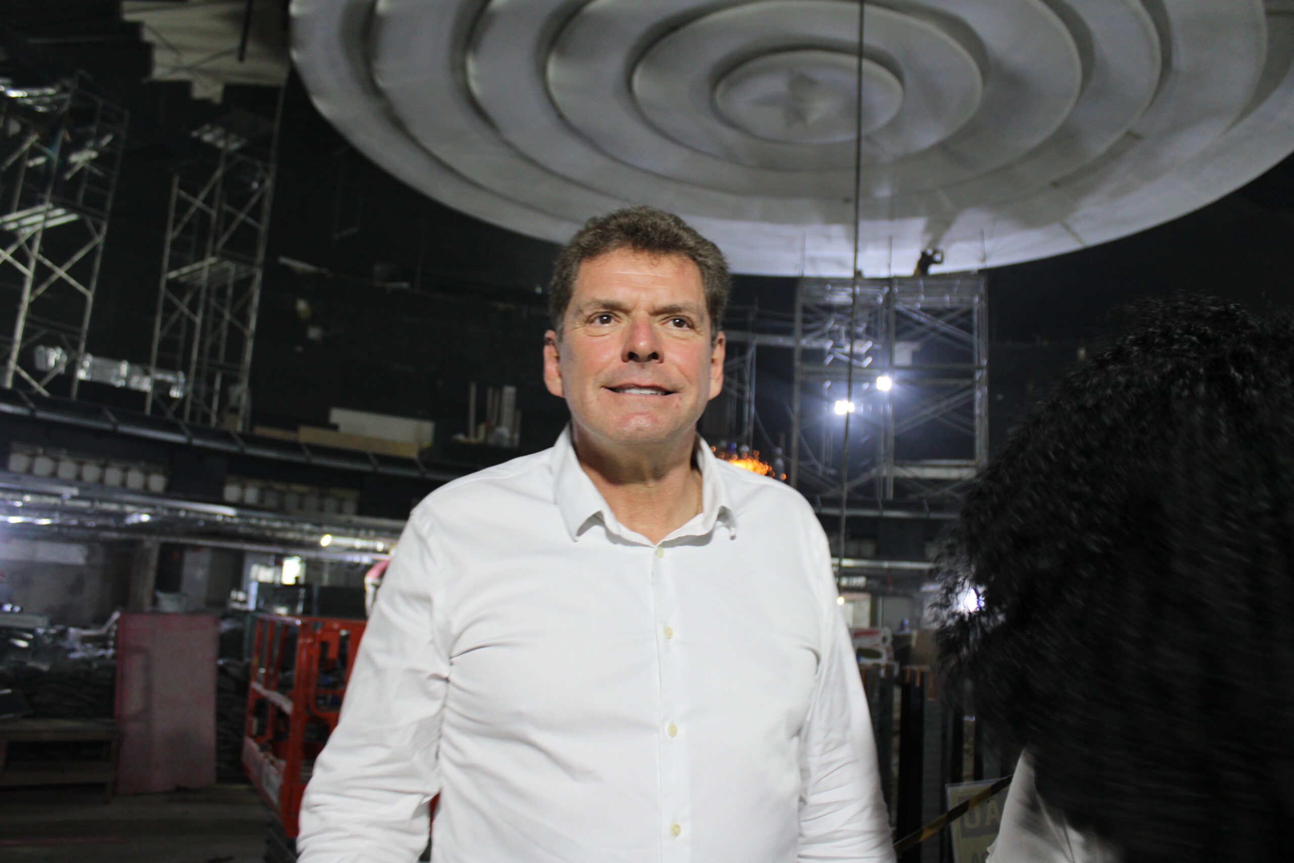 À frente da grande reforma, lexandre Accioly, empresário e idealizador do Roxy Dinner Show