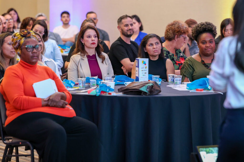 Agentes participam de capacitação durante o Roadshow M&E