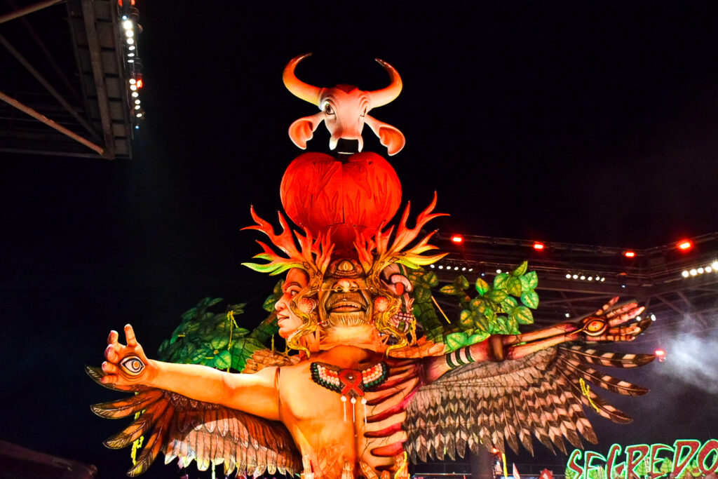 Alegoria de apresentação do Boi Garantido