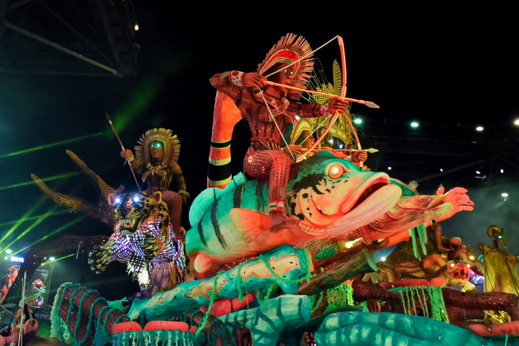 Alegoria do Boi Caprichoso que representa a força da mulher amazônica