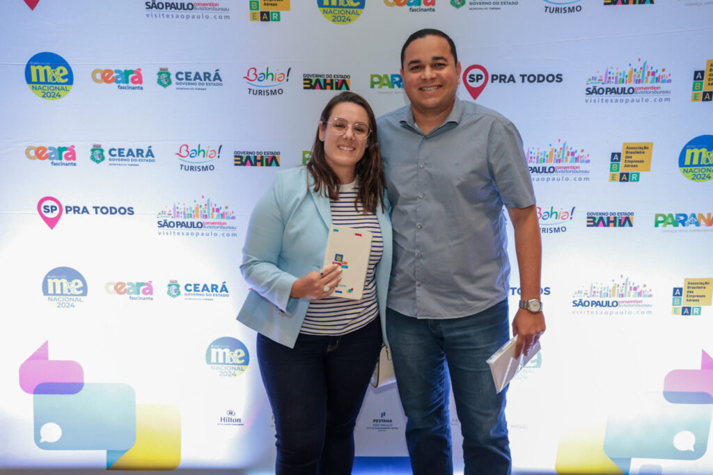 Aline Ramalho, da Sala de Embarque, e Cláudio Desiderio, da Familytur