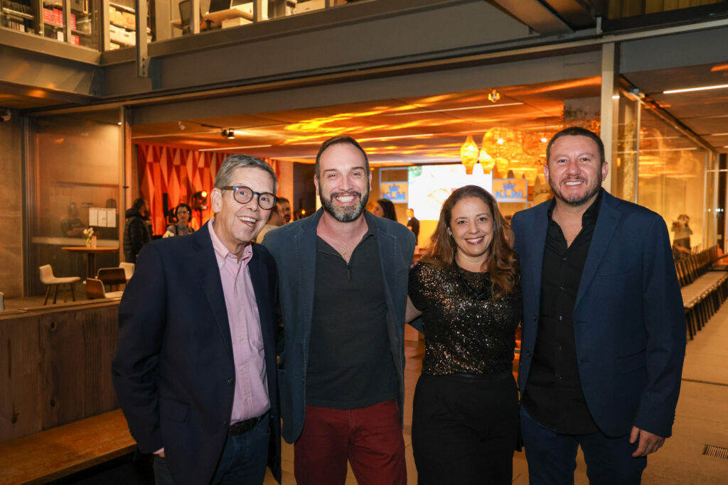 Anderson Salva e Anna Homem, da Air France-KLM, entre Cássio Oliveira e Wagner Chaves, da Sakura Operadora