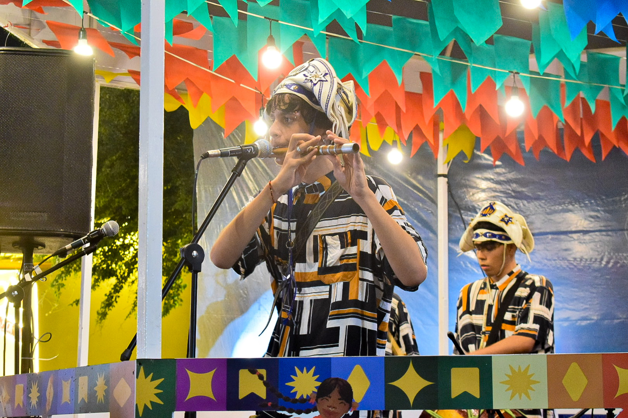 Apresentações ao vivo de artistas regionais São promovidas na festa Apresentações ao vivo de artistas regionais São promovidas na festa