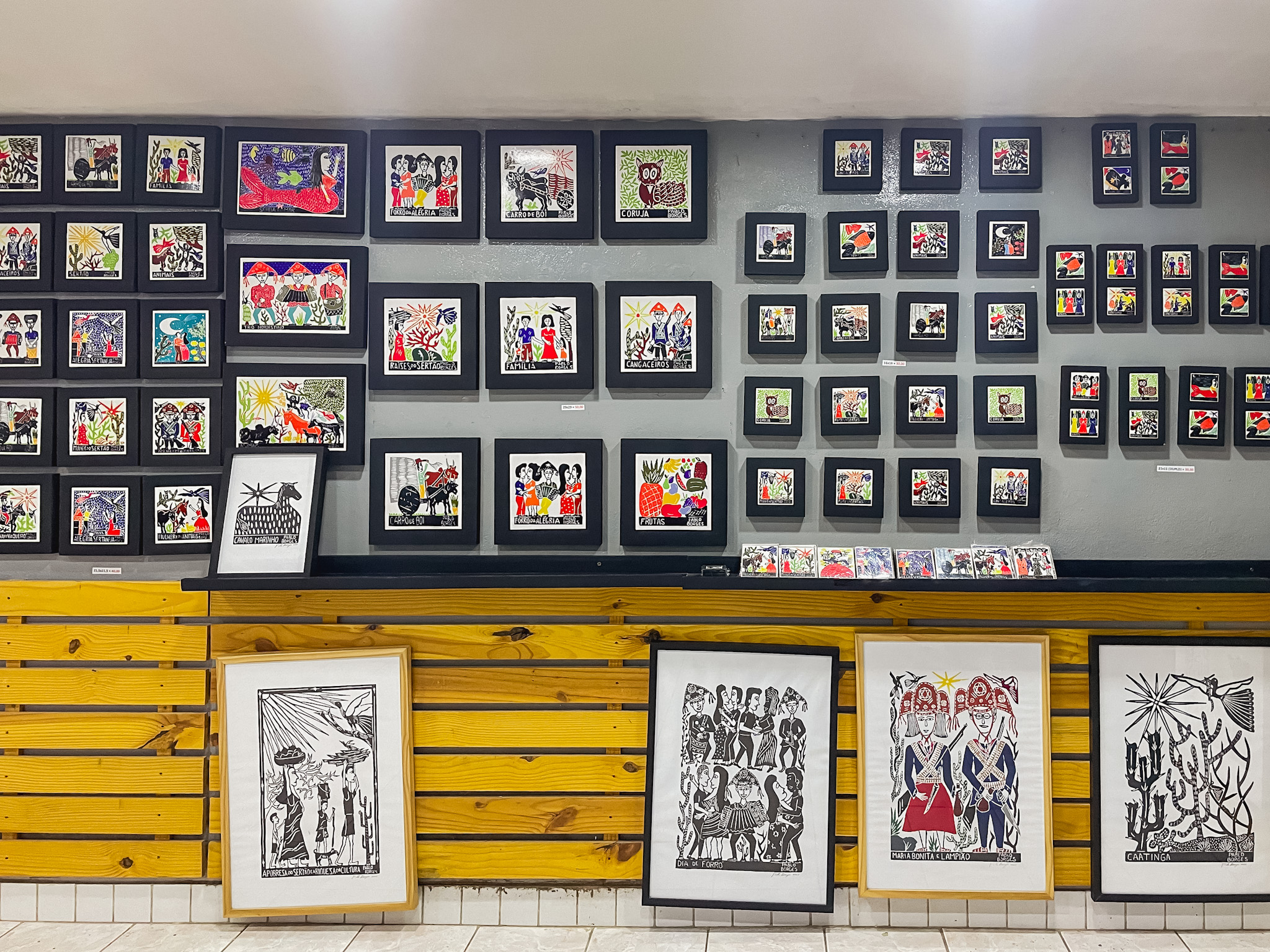 Artes em diversos tamanhos, com ou sem moldura, estão à venda no Memorial J.Borges Artes em diversos tamanhos, com ou sem moldura, estão à venda no Memorial J.Borges