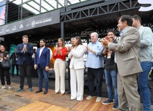 Autoridades e representantes do trade turístico durante a abertura do evento_Crédito João Miguel Junior