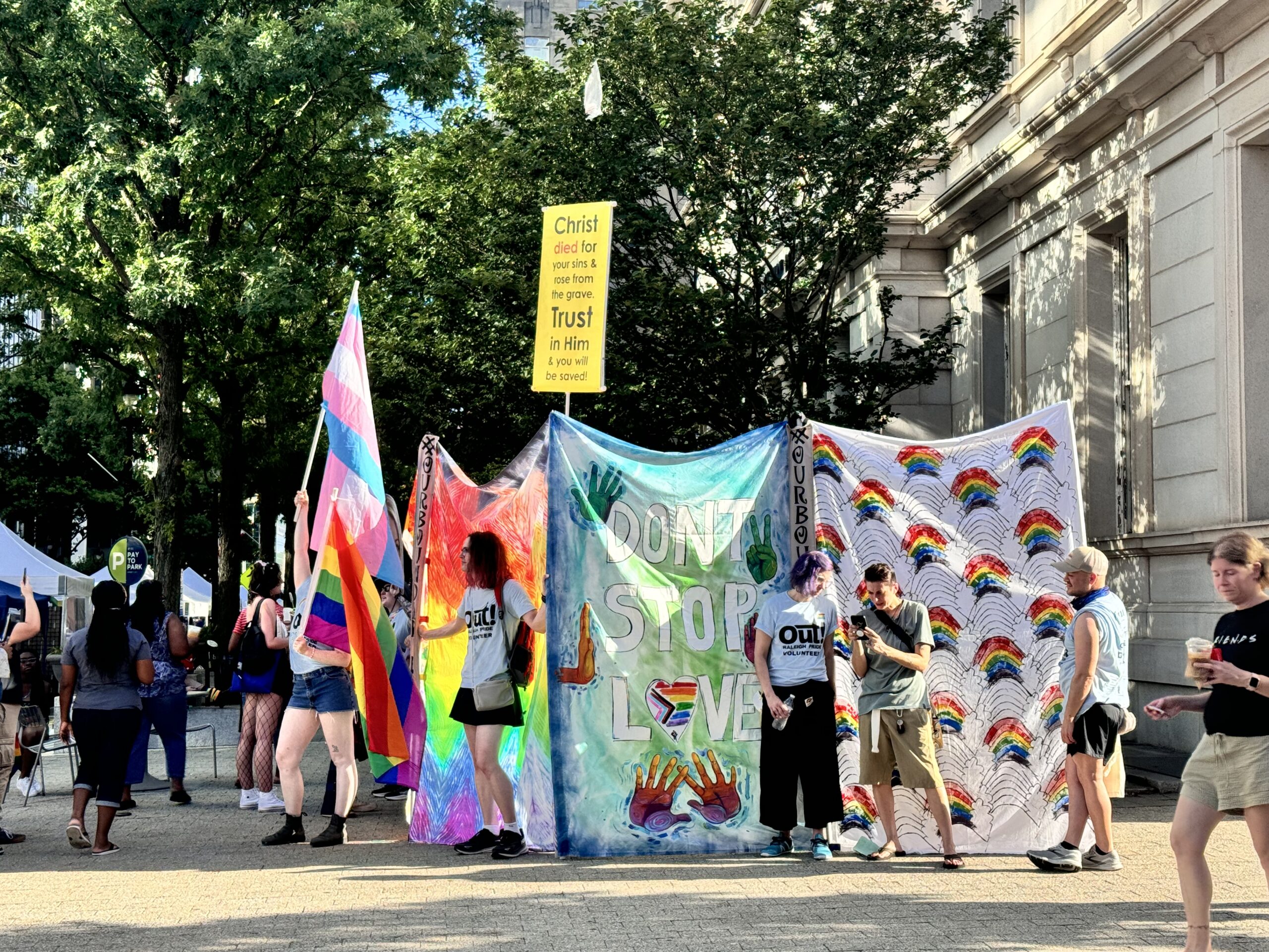 Raleigh: a diversidade no meio da cultura country dos Estados Unidos 4 Parada LGBTQIA+ de Raleigh aconteceu no último sábado (22) (Manuela Miniguini/M&E)