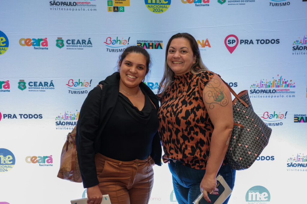 Beatriz Capelato, da Biah Viagens e Kathia Levendoaki, da World Trip Turismo