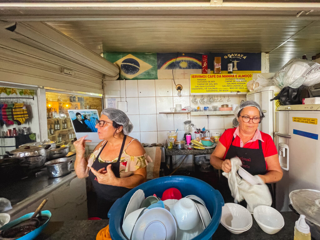 Boxes de restaurantes, produtos de couro, alimentos e bebidas estão a disposição no Mercado Público de Gravatá Boxes de restaurantes, produtos de couro, alimentos e bebidas estão a disposição no Mercado Público de Gravatá