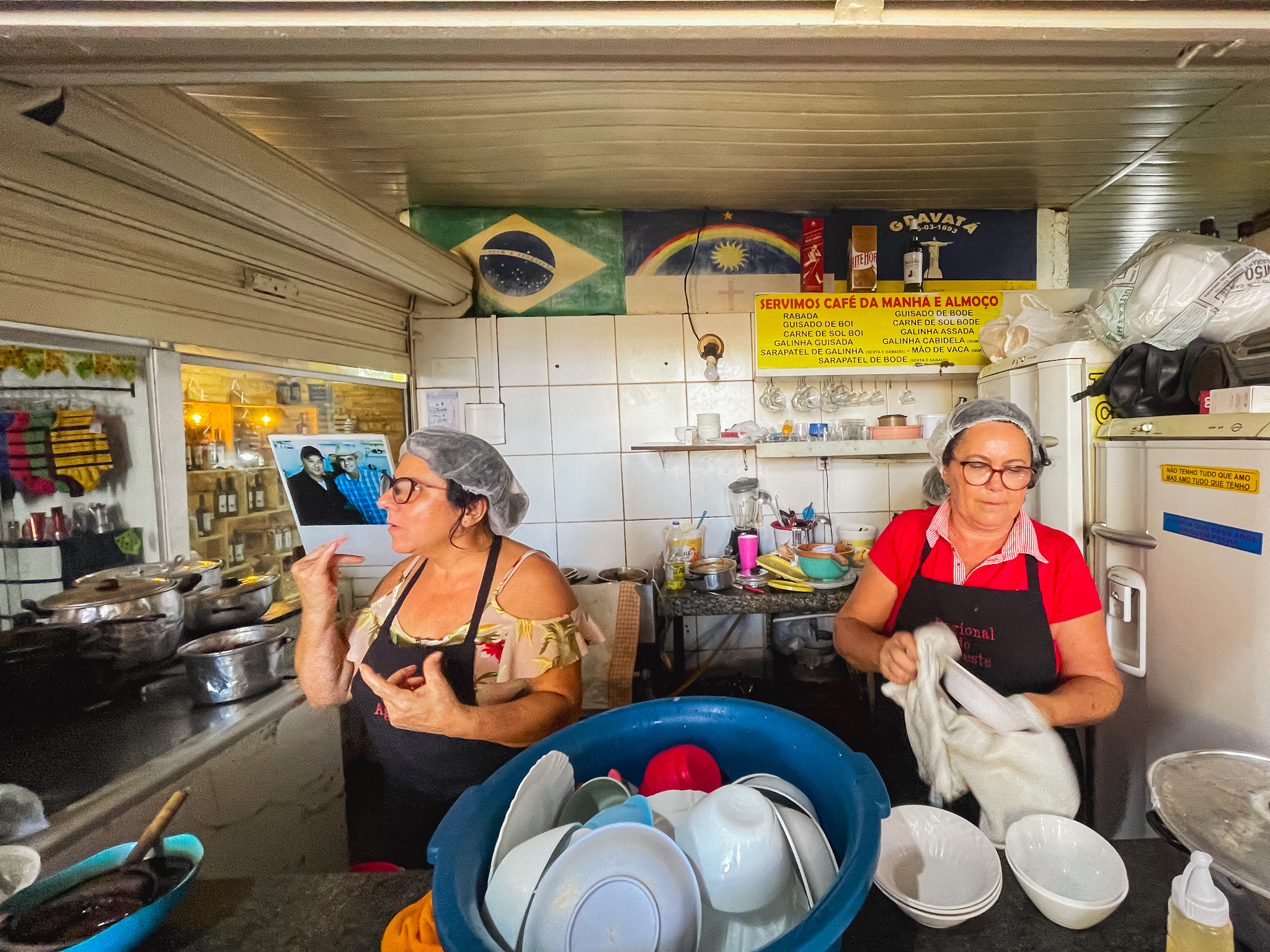 Boxes de restaurantes, produtos de couro, alimentos e bebidas estão a disposição no Mercado Público de Gravatá Boxes de restaurantes, produtos de couro, alimentos e bebidas estão a disposição no Mercado Público de Gravatá