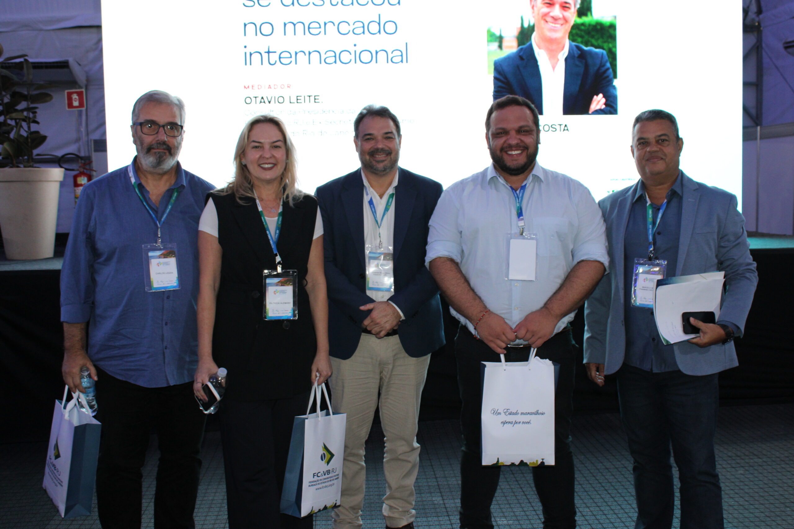 Carlos Lidizia, da UFF, Patrícia Alemany, da DEAT, Guilherme Abreu, da FC&VB-RJ, Edivaldo Reis, da Embratur, e Marcelo Reid, do Macaé CVB Carlos Lidizia, da UFF, Patrícia Alemany, da DEAT, Guilherme Abreu, da FC&VB-RJ, Edivaldo Reis, da Embratur, e Marcelo Reid, do Macaé CVB