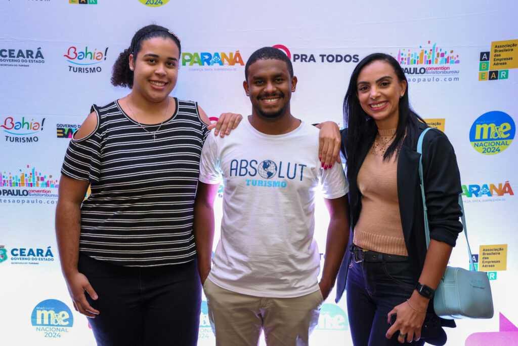 Carolina Gomes, João Paulo Cruz e Jaqueline Souza, da Absolut Turismo