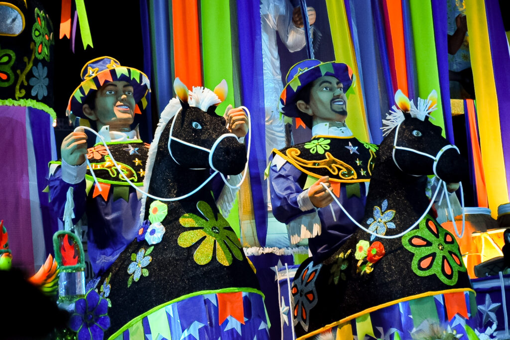 Cavaleiros representados na alegoria do Caprichoso