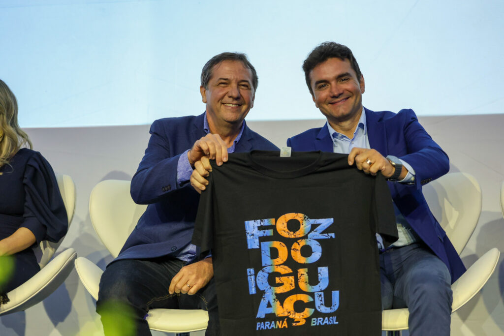 Chico Brasileiro, prefeito de Foz do Iguaçu, e Celso Sabino, ministro do Turismo