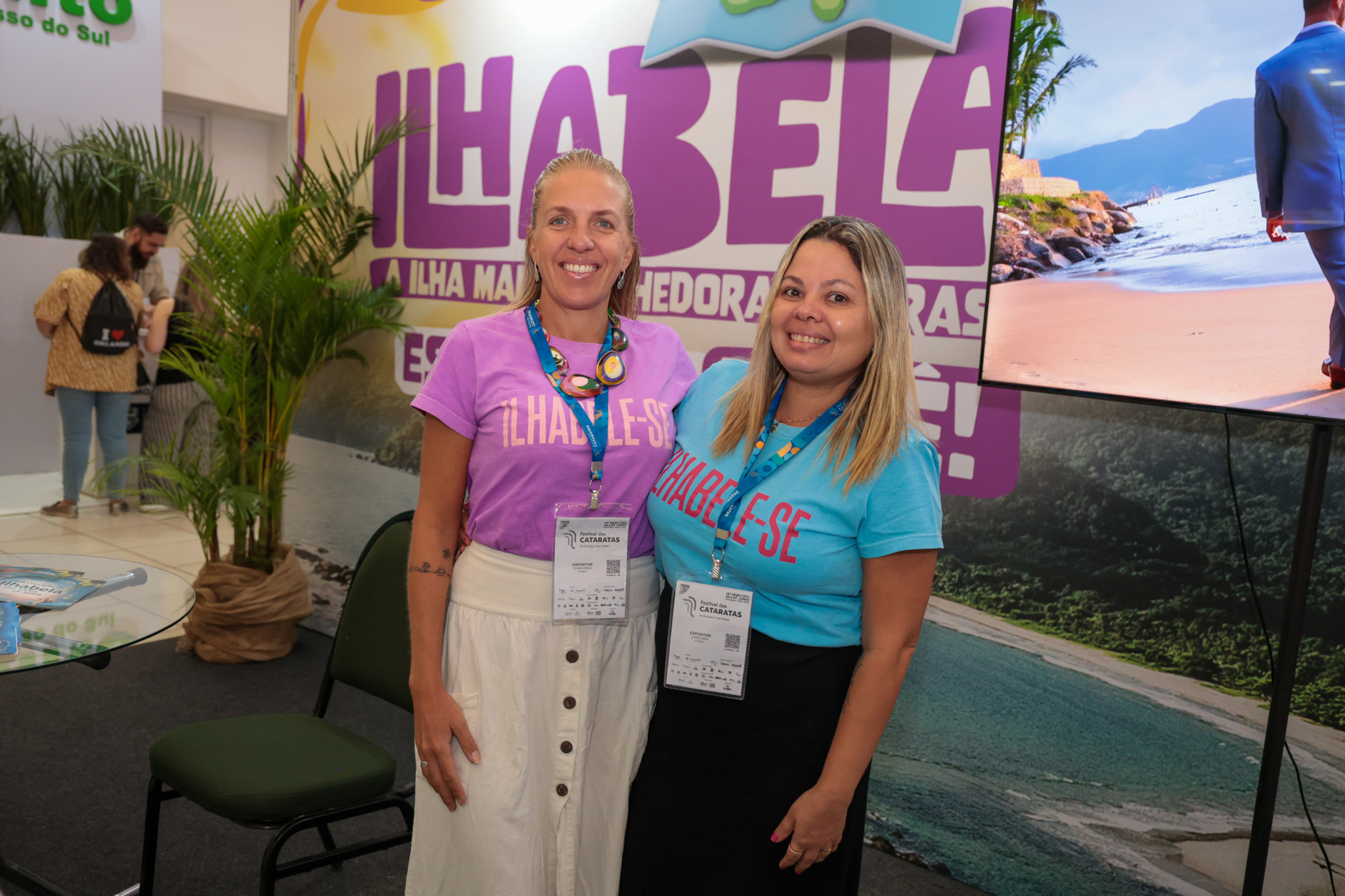 Clara Viebig e Carol Reis, de Ilhabela Clara Viebig e Carol Reis, de Ilhabela